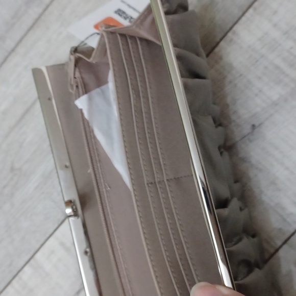 Wilson leather W fashion wallet NWT - Picture 9 of 13